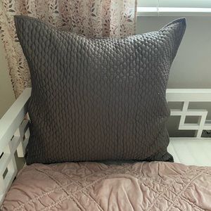 West elm Sateen 3 euro shams like new condition